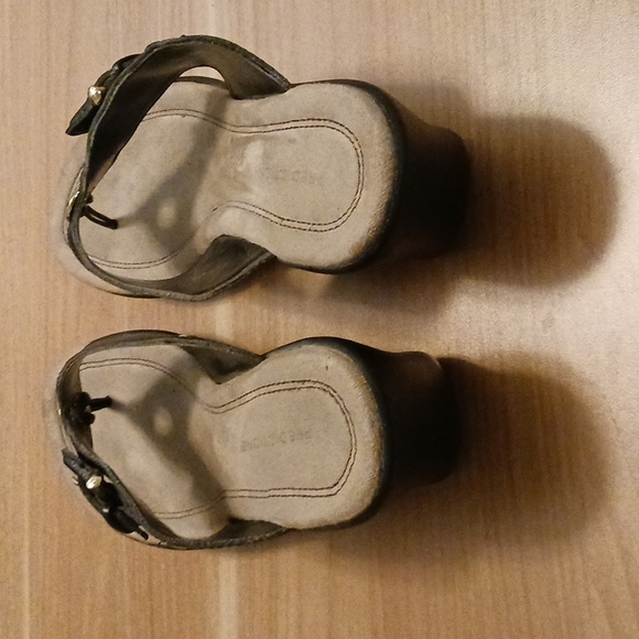 Predictions "Meridith" Black Thong Sandals in Size 7.5 - Picture 4 of 16